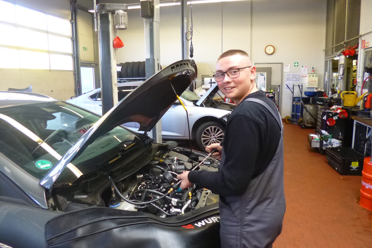 Nach Jahrespraktikum in die Ausbildung